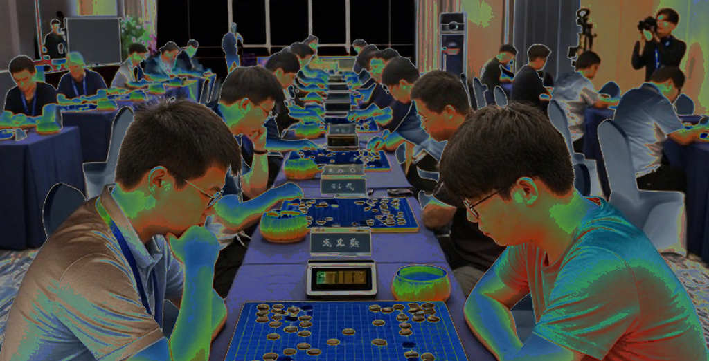 Nepomniachtchi khiến Carlsen toát mồ hôi rồi hạ Sindarov bằng đồng hồ tại GCL 2026