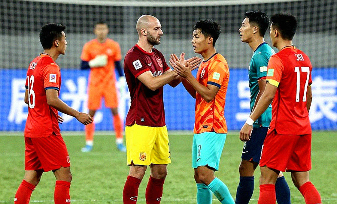 Vietnamese football and the pain called 'data vacuum': When coaches have to be their own statisticians