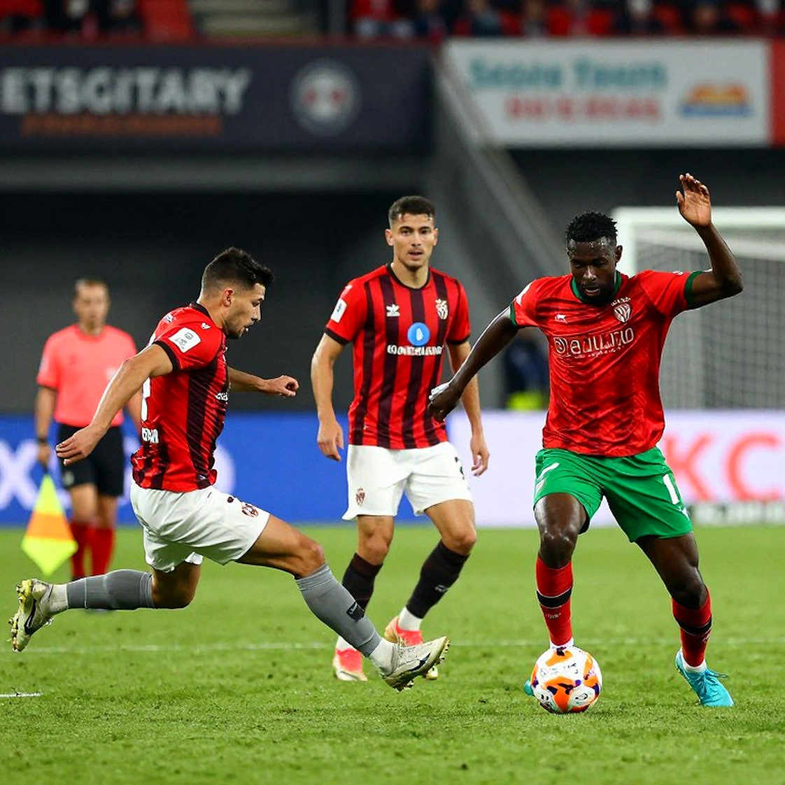 V-League đang đứng ở đâu trên bản đồ bóng đá Đông Nam Á và châu Á?